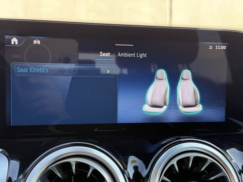 Used 2024 Mercedes-Benz GLB 250 image 13