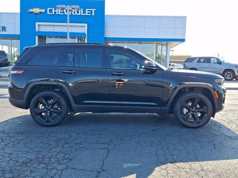 Used 2024 Jeep Grand Cherokee Limited w/ Luxury Tech Group II AWD/4WD image 7