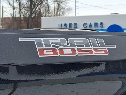 Used 2026 Chevrolet Silverado 1500 Custom Trail Boss w/ LPO, Dark Essentials Package image 30