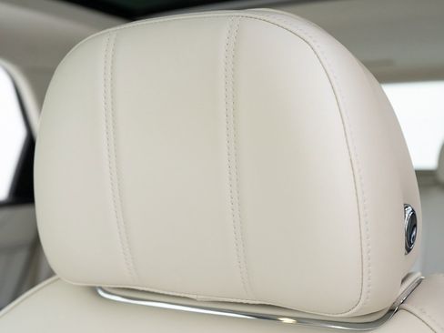 Used 2024 Bentley Bentayga V8 image 16