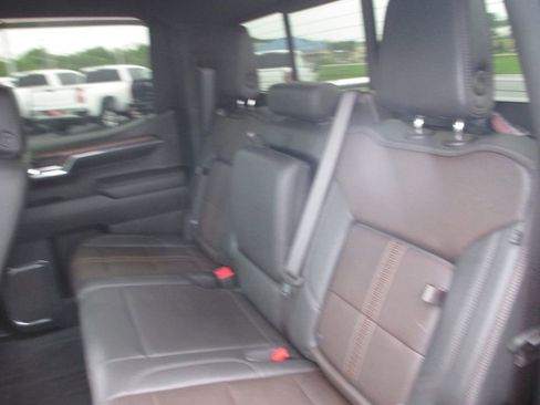Used 2024 Chevrolet Silverado 1500 High Country w/ High Country Premium Package AWD/4WD image 24
