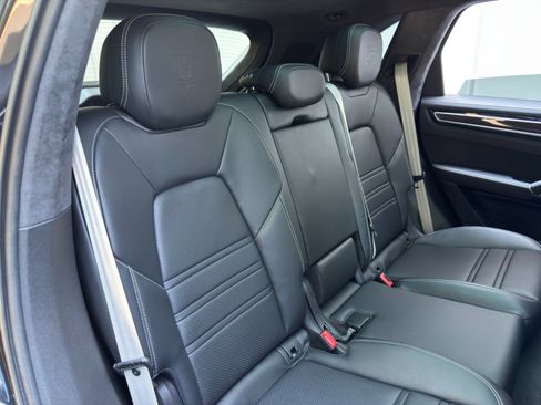 Used 2021 Porsche Cayenne Turbo S image 45