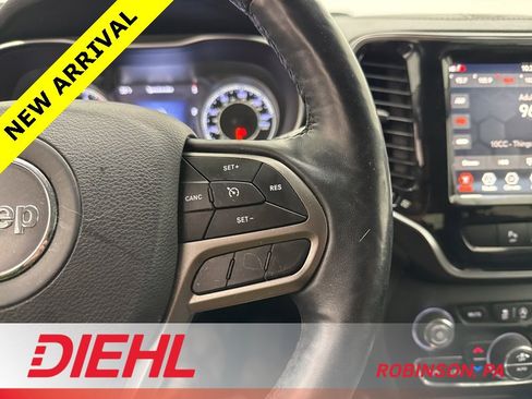Used 2019 Jeep Cherokee Limited image 25