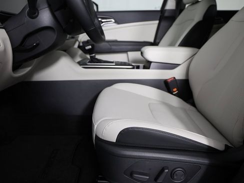 Certified 2026 Kia Sportage EX w/ EX Panorama Roof Package image 11