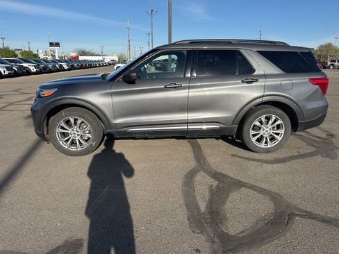 Certified 2021 Ford Explorer XLT w/ Equipment Group 202A AWD/4WD image 7