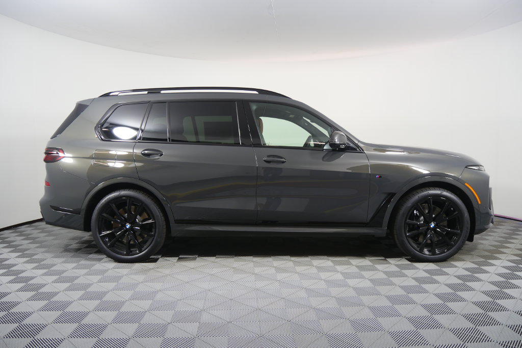 Used 2027 BMW X7 M60i AWD/4WD image 3