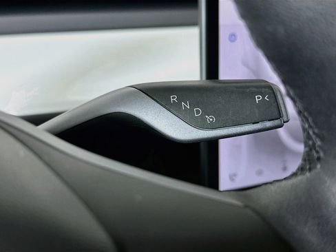 Used 2024 Tesla Model Y Long Range AWD/4WD image 24