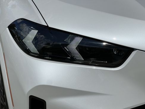 Used 2026 BMW X5 sDrive40i w/ M Sport Package RWD image 11