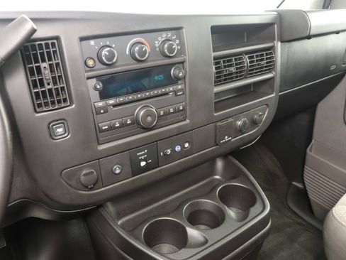 Used 2017 GMC Savana 3500 LT w/ LT Preferred Equipment Group image 17