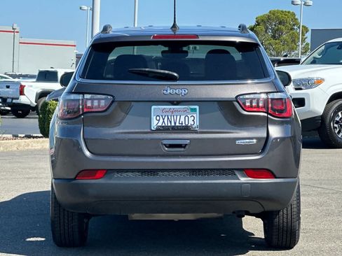 Used 2018 Jeep Compass Latitude w/ Popular Equipment Group FWD image 8