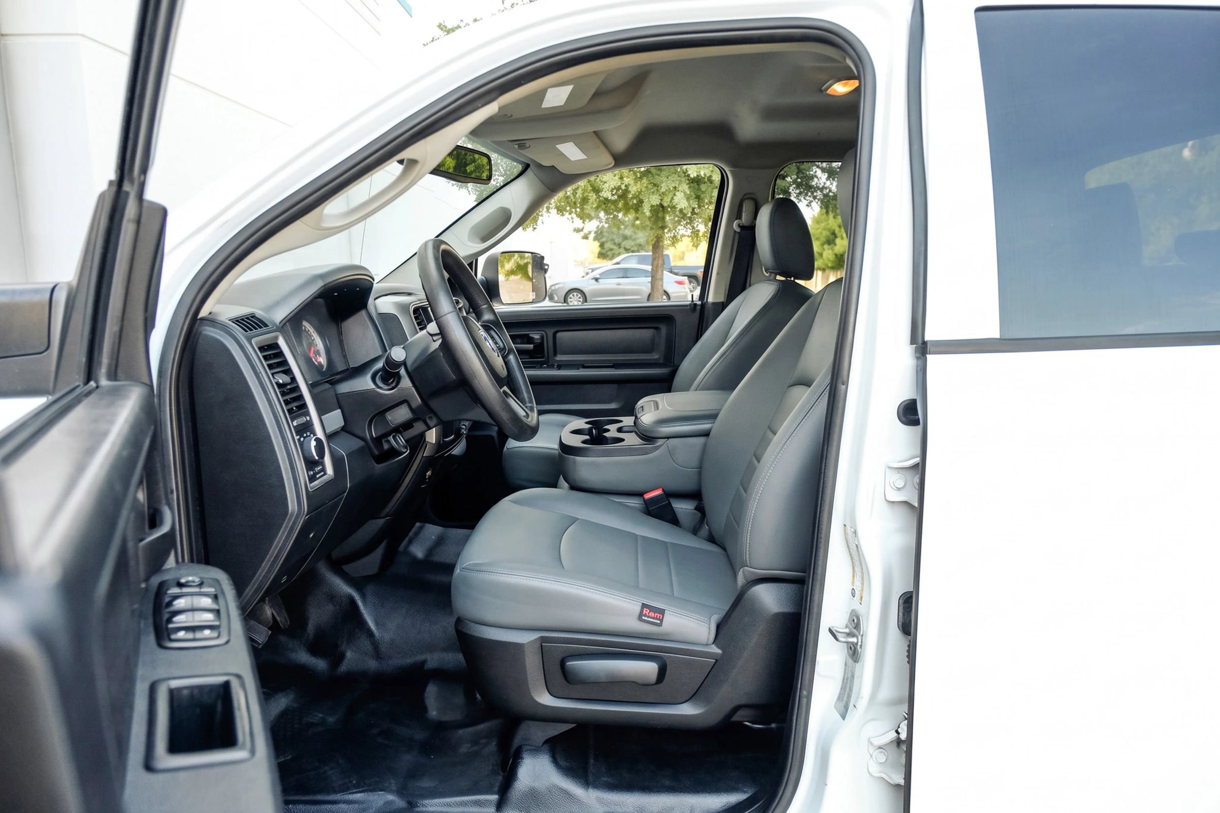 Used 2016 RAM 2500 Tradesman w/ Chrome Appearance Group RWD image 19