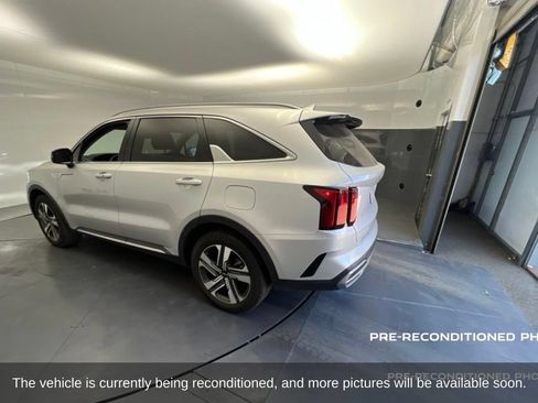 Used 2024 Kia Sorento EX AWD/4WD image 17
