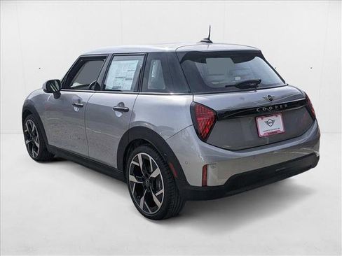 Used 2025 MINI Cooper 4-Door Hardtop image 9