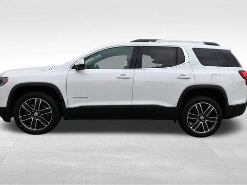 Used 2023 GMC Acadia SLT w/ Technology Package AWD/4WD image 4
