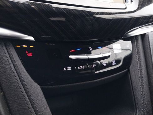 Used 2021 Cadillac XT6 Premium Luxury image 19