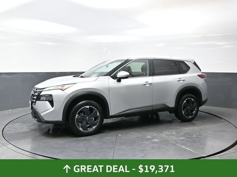 Used 2024 Nissan Rogue SV image 11