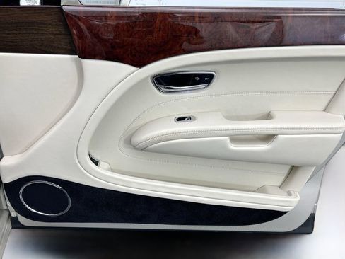 Used 2016 Bentley Mulsanne image 25
