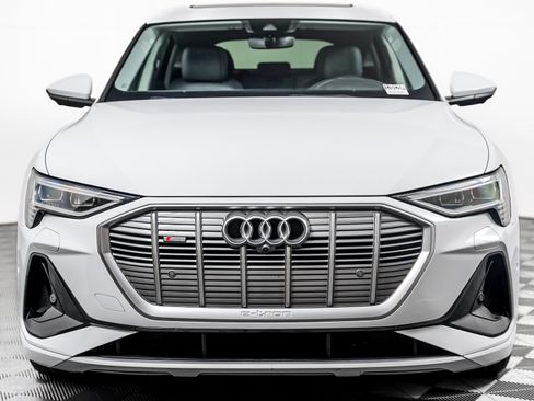 Used 2022 Audi e-tron Premium Plus w/ Premium Plus Package AWD/4WD image 6