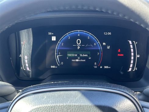 Used 2025 Toyota Corolla SE image 32