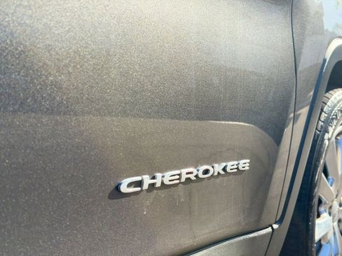 Used 2014 Jeep Cherokee Limited w/ Luxury Group image 15