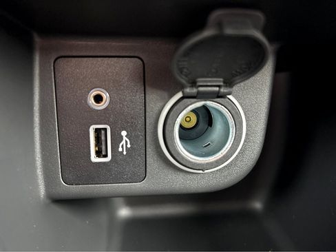 New 2025 Nissan Kicks Play S image 29