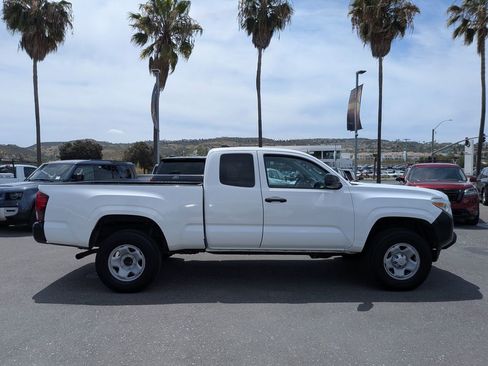 Used 2019 Toyota Tacoma SR image 9
