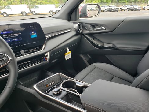 New 2026 Chevrolet Equinox LT w/ Convenience Package II FWD image 21