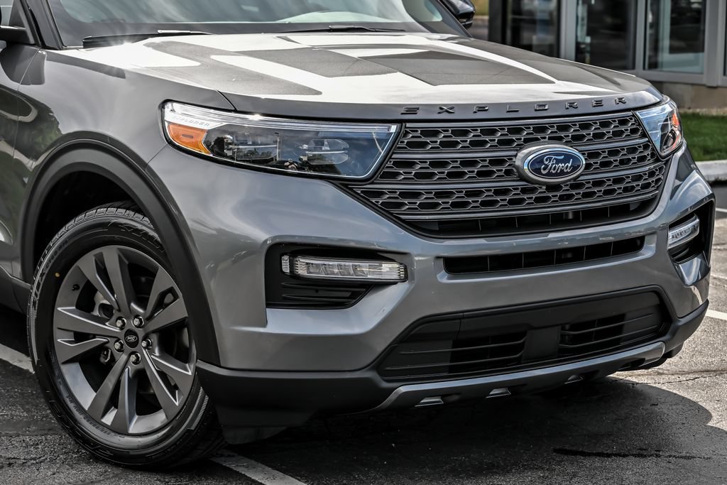 Certified 2024 Ford Explorer XLT w/ Equipment Group 202A AWD/4WD image 2