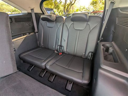 Used 2024 Kia Sorento S image 29