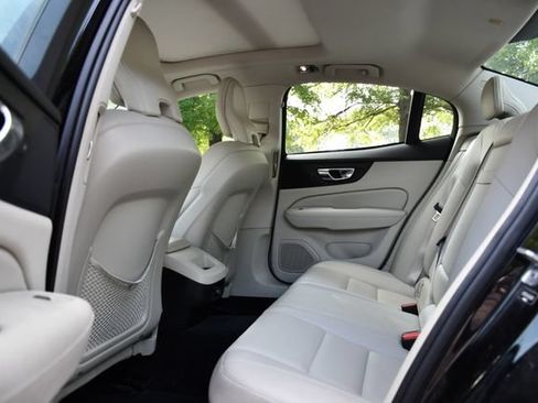 Used 2019 Volvo S60 T5 Momentum w/ Multimedia Package FWD image 14