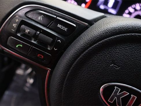 Used 2018 Kia Optima S w/ 18" Alloy Wheels Package image 25