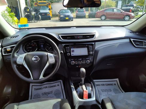 Used 2016 Nissan Rogue SV w/ SV Premium Package image 9