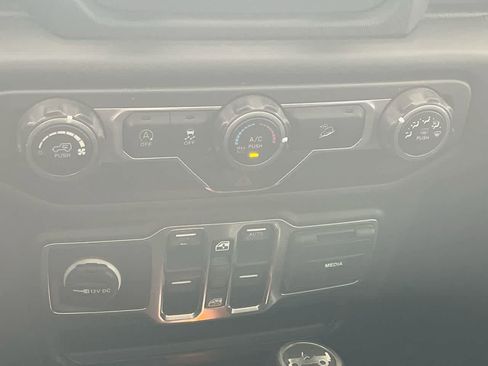 Used 2019 Jeep Wrangler Unlimited Sport S AWD/4WD image 19