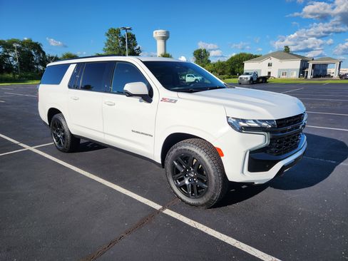 Used 2021 Chevrolet Suburban Z71 w/ Luxury Package AWD/4WD image 9