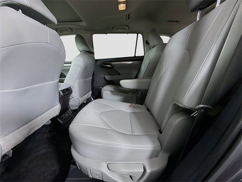 Certified 2025 Toyota Highlander Limited image 25