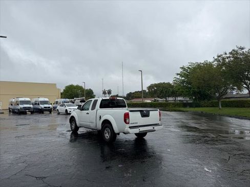 Used 2018 Nissan Frontier S RWD image 3