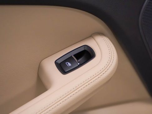 Certified 2026 Porsche Macan AWD/4WD image 17