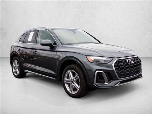 Used 2025 Audi Q5 e Premium Plus w/ Premium Plus Package image 3