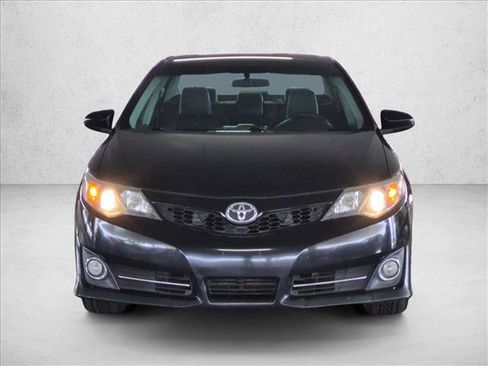 Used 2014 Toyota Camry SE FWD image 2