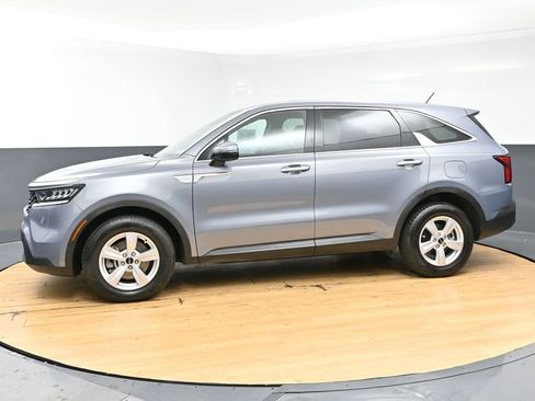 Used 2023 Kia Sorento LX image 10