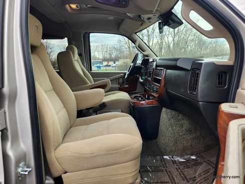 Used 2020 GMC Savana 2500 w/ Enhanced Convenience Package image 40