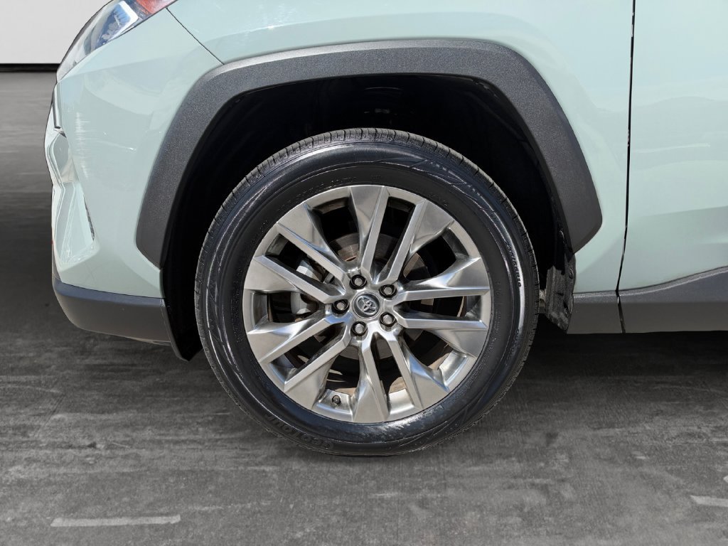 Used 2020 Toyota RAV4 XLE Premium FWD image 9