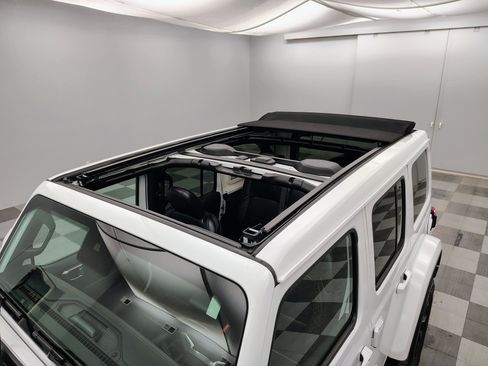 Used 2021 Jeep Wrangler Unlimited Sahara image 19