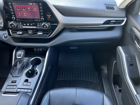 Used 2022 Toyota Highlander XLE image 37