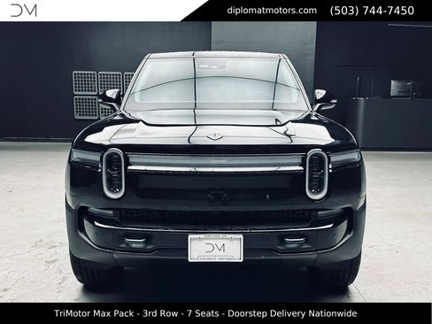 Used 2025 Rivian R1S Premium image 11