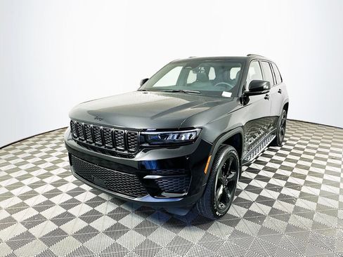 Certified 2025 Jeep Grand Cherokee Altitude image 6