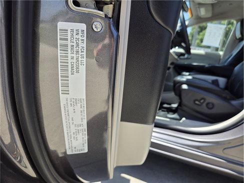 Used 2022 Chrysler Pacifica Touring-L FWD image 19