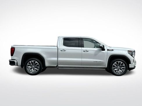 Used 2022 GMC Sierra 1500 Denali w/ Denali Reserve Package AWD/4WD image 2