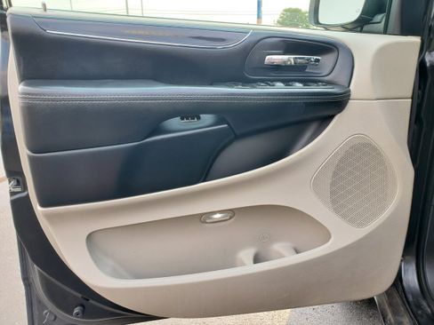 Used 2019 Dodge Grand Caravan SXT FWD image 8