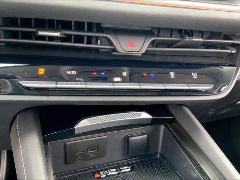 Used 2025 Buick Envision Sport Touring image 32